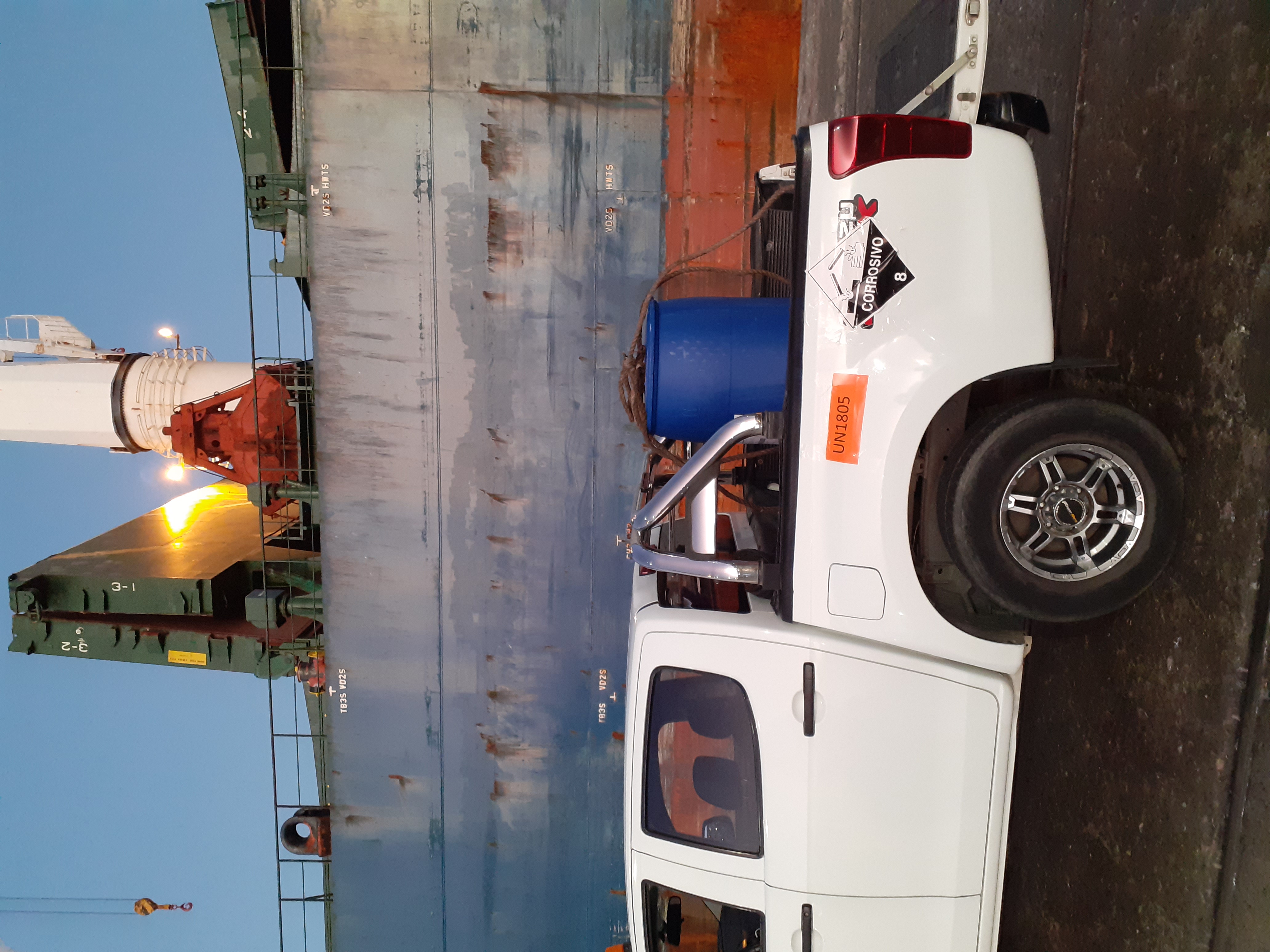 Chemical delivery at port — Atenas Ship Service